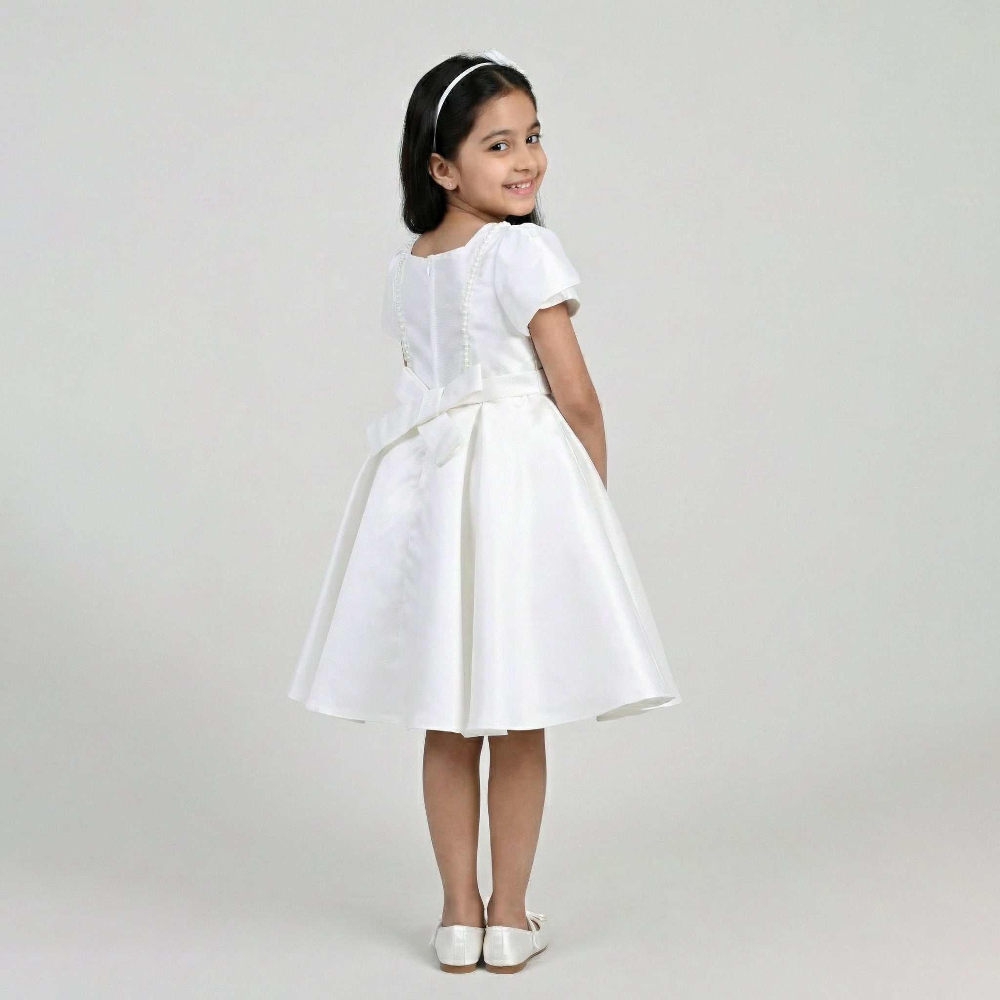 Elegant Minimalist Satin A-Line Occasion Dress with Signature Side Bow