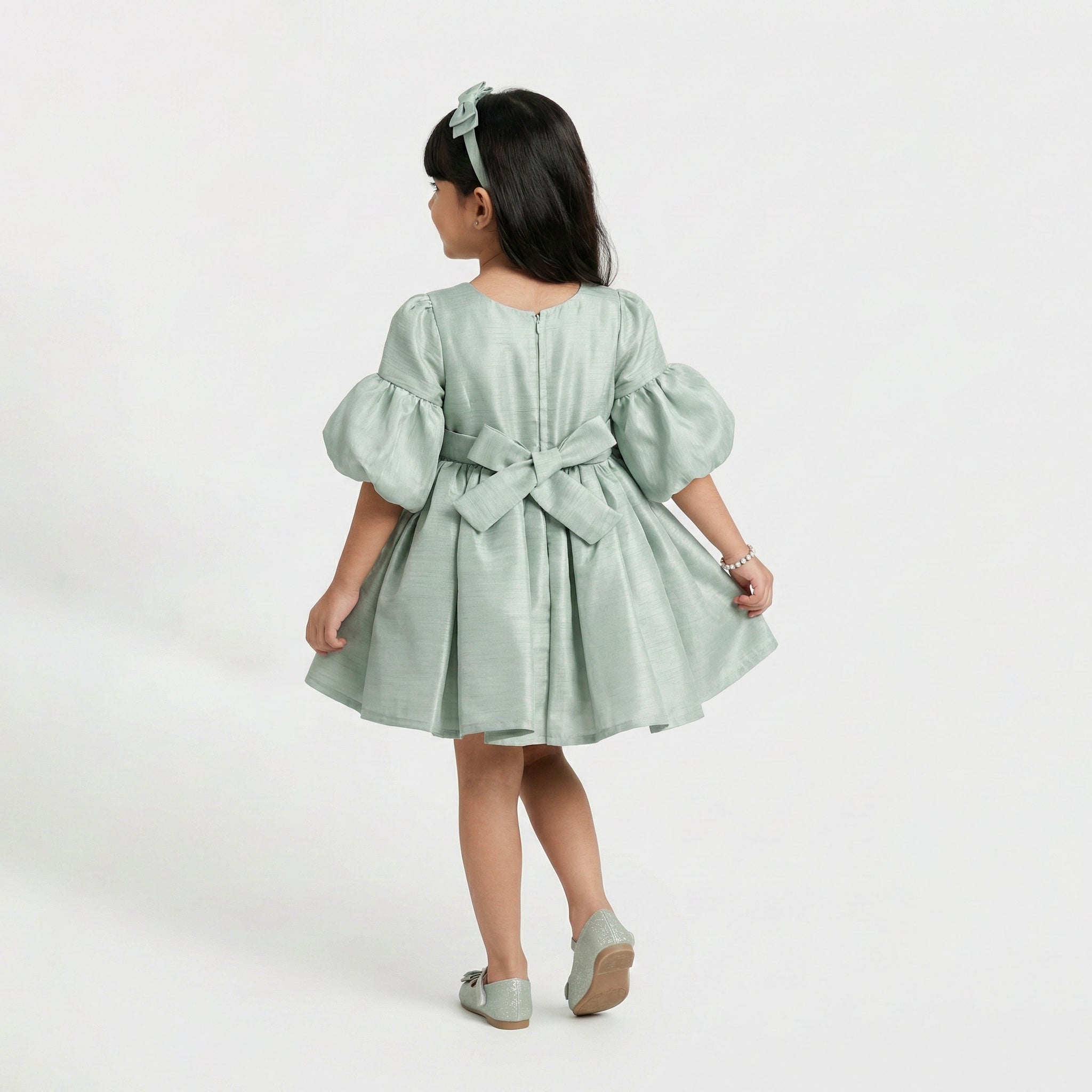 Girls' Elegant Lace-Overlay Gala Dress with Flutter Sleeves